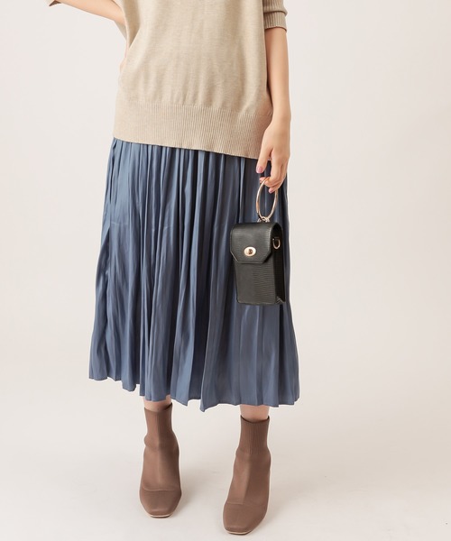natural couture(ナチュラルクチュール)の「レザーライクナイルサテンプリーツスカート(スカート・レディース・ブラック/ダークブラウン/ベージュ/ブルー・FREE)」の16枚目の写真