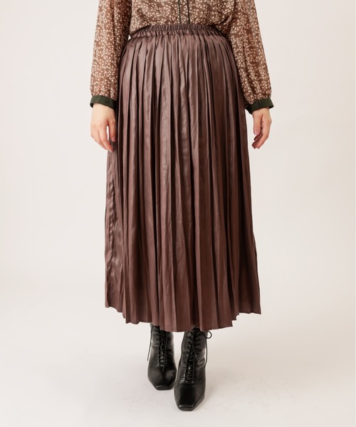 natural couture(ナチュラルクチュール)の「レザーライクナイルサテンプリーツスカート(スカート・レディース・ブラック/ダークブラウン/ベージュ/ブルー・FREE)」の19枚目の写真
