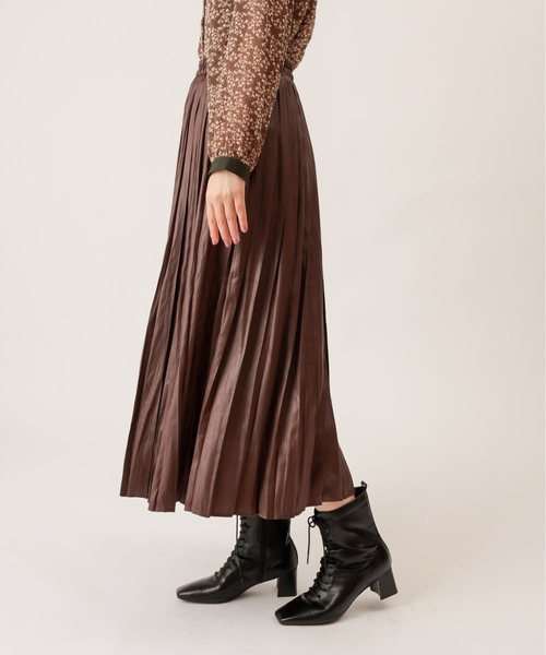 natural couture(ナチュラルクチュール)の「レザーライクナイルサテンプリーツスカート(スカート・レディース・ブラック/ダークブラウン/ベージュ/ブルー・FREE)」の20枚目の写真