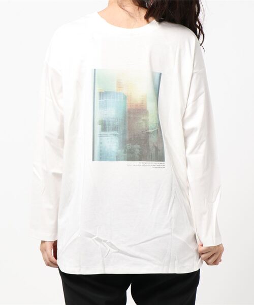 INTERPLANET（インタープラネット）の「シルケットスムース前後２ＷＡＹロゴ転写プリントプルオーバー（Tシャツ/カットソー・レディース・グレイッシュベージュ/オフホワイト・FREE）」の5枚目の写真