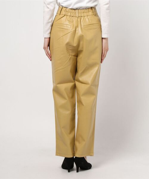 prose verse（プロズヴェール）の「エコレザーテーパードパンツ 美シルエット バックウエストゴム仕様（その他パンツ・レディース・カーキ/アイボリー/ブラウン/イエロー・ﾌﾘ-）」の6枚目の写真