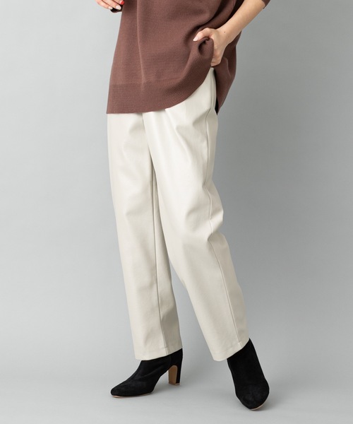 prose verse（プロズヴェール）の「エコレザーテーパードパンツ 美シルエット バックウエストゴム仕様（その他パンツ・レディース・カーキ/アイボリー/ブラウン/イエロー・ﾌﾘ-）」の2枚目の写真