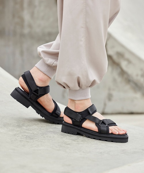 act'm（アクトム）の「act'm ストラップ付き ブラックベルトスポーツサンダル（サンダル・メンズ・ブラック/ブラック系その他・40/38/39/41/42/43）」の15枚目の写真