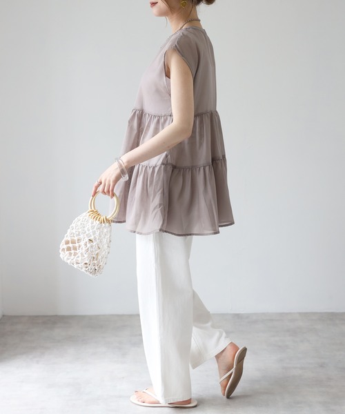 4youstory（フォーユーストーリー）の「シアーブラウスフレンチスリーブ（シャツ/ブラウス・レディース・ブラック/オフホワイト/グレイッシュベージュ・MEDIUM）」の17枚目の写真