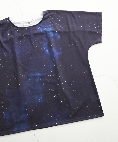 n'OrLABEL(ノアールレーベル)の「『コスモ柄プリントTシャツ』(Tシャツ/カットソー・レディース・ネイビー・FREE)」の5枚目の写真