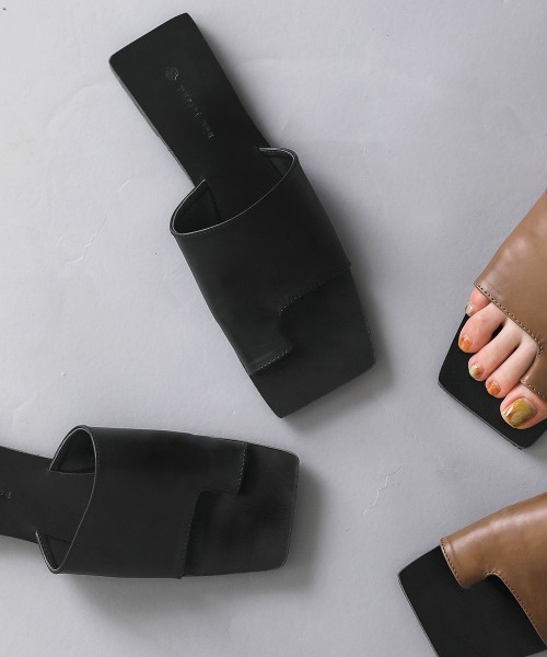 Bou Jeloud（ブージュルード）の「スクエアトゥートングサンダル（サンダル・レディース・ブラック/キャメル・M/L）」の2枚目の写真