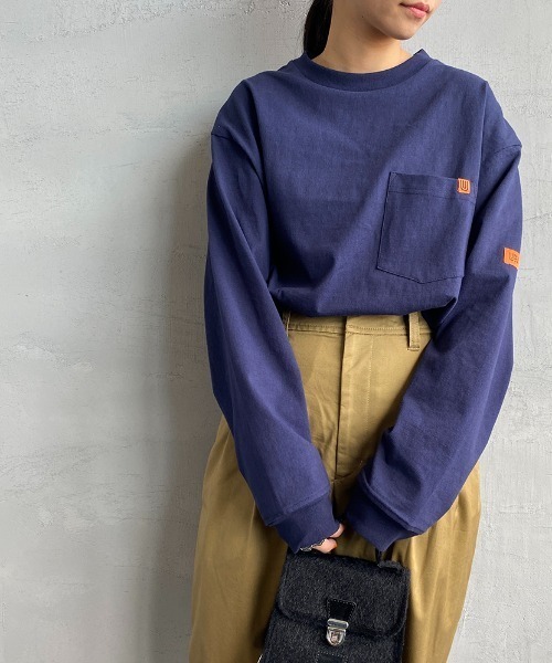 UNIVERSAL OVERALL（ユニバーサルオーバーオール）の「[UNIVERSAL OVERALL/ユニバーサルオーバーオール] 別注 ポケットロングスリーブＴシャツ（Tシャツ/カットソー・レディース・ホワイト/ブラック/グレー/オレンジ/モスグリーン/ネイビー/イエロー系その他/グリーン系その他・S/M/L）」の7枚目の写真