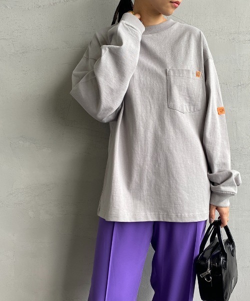 UNIVERSAL OVERALL（ユニバーサルオーバーオール）の「[UNIVERSAL OVERALL/ユニバーサルオーバーオール] 別注 ポケットロングスリーブＴシャツ（Tシャツ/カットソー・レディース・ホワイト/ブラック/グレー/オレンジ/モスグリーン/ネイビー/イエロー系その他/グリーン系その他・S/M/L）」の4枚目の写真