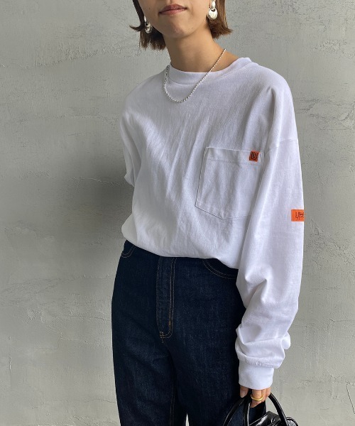 UNIVERSAL OVERALL（ユニバーサルオーバーオール）の「[UNIVERSAL OVERALL/ユニバーサルオーバーオール] 別注 ポケットロングスリーブＴシャツ（Tシャツ/カットソー・レディース・ホワイト/ブラック/グレー/オレンジ/モスグリーン/ネイビー/イエロー系その他/グリーン系その他・S/M/L）」の2枚目の写真