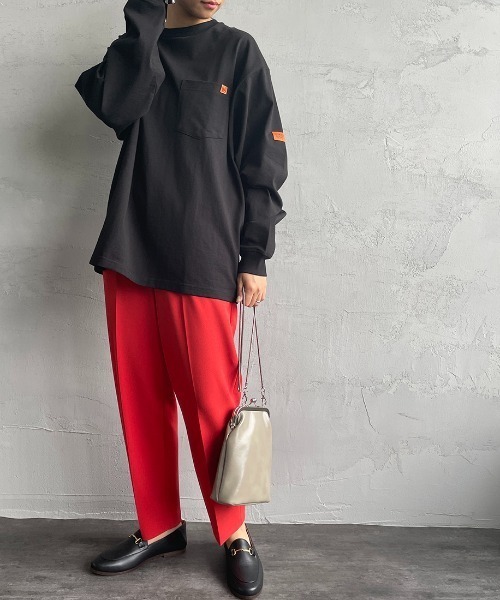 UNIVERSAL OVERALL（ユニバーサルオーバーオール）の「[UNIVERSAL OVERALL/ユニバーサルオーバーオール] 別注 ポケットロングスリーブＴシャツ（Tシャツ/カットソー・レディース・ホワイト/ブラック/グレー/オレンジ/モスグリーン/ネイビー/イエロー系その他/グリーン系その他・S/M/L）」の3枚目の写真