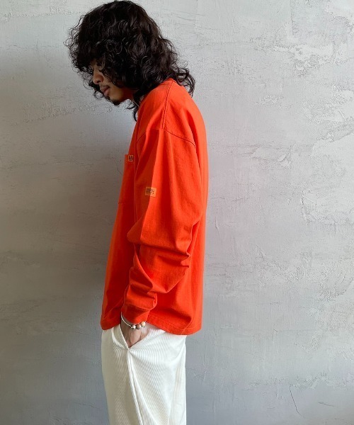 UNIVERSAL OVERALL（ユニバーサルオーバーオール）の「[UNIVERSAL OVERALL/ユニバーサルオーバーオール] 別注 ポケットロングスリーブＴシャツ（Tシャツ/カットソー・レディース・ホワイト/ブラック/グレー/オレンジ/モスグリーン/ネイビー/イエロー系その他/グリーン系その他・S/M/L）」の20枚目の写真