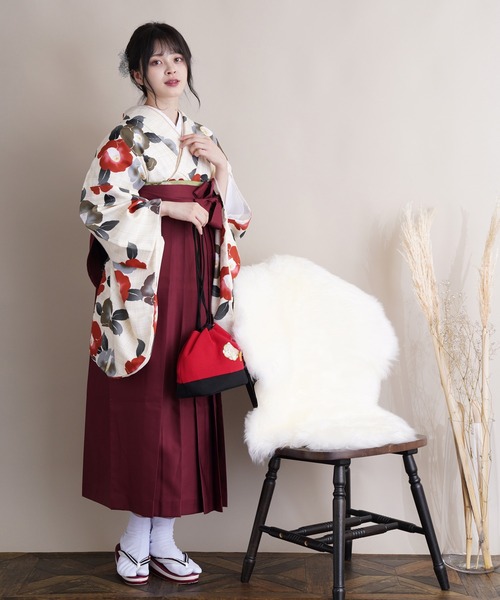 utatane(ウタタネ)の「袴セット 先染めベージュ風にレトロ椿(着物・レディース・ベージュ・M)」の6枚目の写真