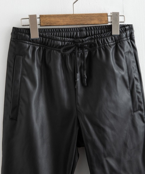 Rocky Monroe(ロッキーモンロー)の「裏起毛ストレッチラインフェイクレザーイージージョガートラックパンツ(その他パンツ・メンズ・ブラック×ブラック/ブラック×ホワイト・L/M/LL)」の4枚目の写真