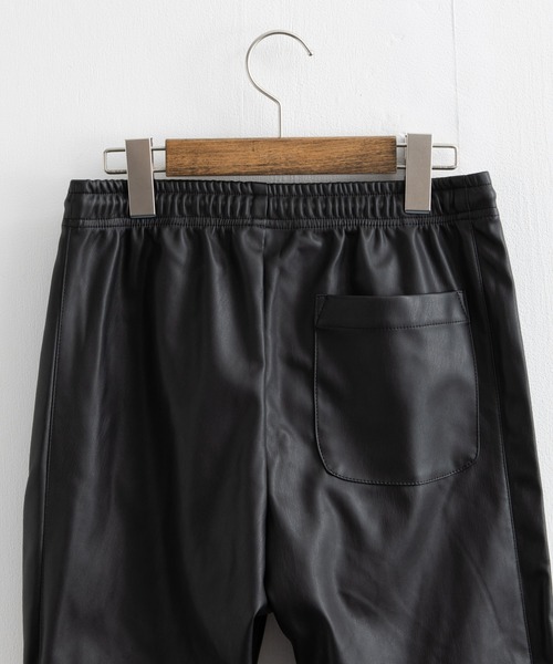Rocky Monroe(ロッキーモンロー)の「裏起毛ストレッチラインフェイクレザーイージージョガートラックパンツ(その他パンツ・メンズ・ブラック×ブラック/ブラック×ホワイト・L/M/LL)」の13枚目の写真
