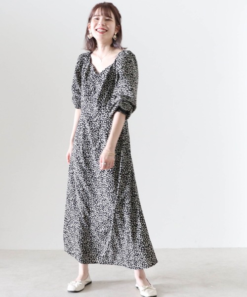 Cheek（チーク）の「ワントーンフラワー総柄ワンピース（ワンピース・レディース・ブラウン/ブルー/ブラック・MEDIUM）」の7枚目の写真