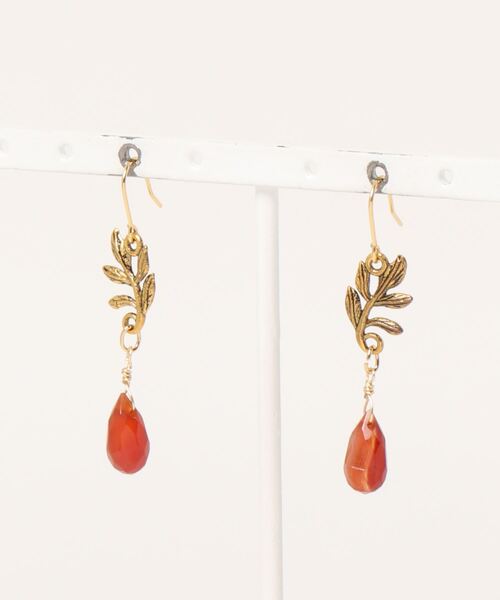 tone(トーン)の「【SPICY COLORS】天然石のボタニカルピアス(ピアス(両耳用)・レディース・ライトブルー/オレンジ/ライトオレンジ系/レッド・FREE)」の10枚目の写真