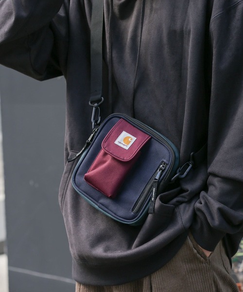 Carhartt（カーハート）の「carhartt　CARHARTT ESSENTIALSBAG S（ショルダーバッグ・メンズ・ブラック/ブラウン/その他1・ONE）」の3枚目の写真