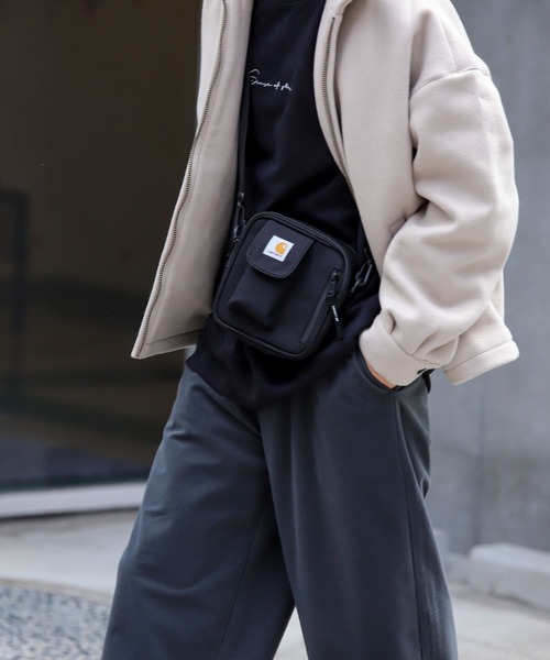 Carhartt（カーハート）の「carhartt　CARHARTT ESSENTIALSBAG S（ショルダーバッグ・メンズ・ブラック/ブラウン/その他1・ONE）」の15枚目の写真