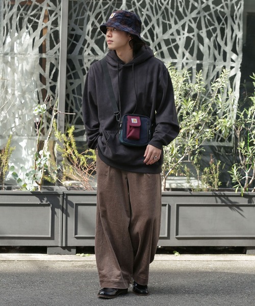 Carhartt（カーハート）の「carhartt　CARHARTT ESSENTIALSBAG S（ショルダーバッグ・メンズ・ブラック/ブラウン/その他1・ONE）」の13枚目の写真