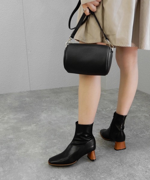 minia（ミニア）の「ブロックシンヒールのスクエアトゥストレッチブーツ　◆（ブーツ・レディース・アイボリー/ブラック・M/LL/L/S）」の17枚目の写真