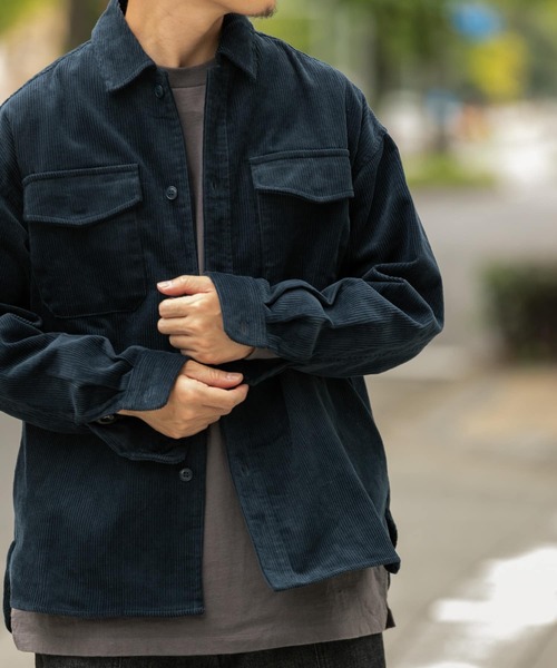 ITEMS URBANRESEARCH（アイテムズ アーバンリサーチ）の「コーデュロイ CPOシャツ（シャツ/ブラウス・メンズ・ブラック/ネイビー/オフホワイト/グレー・MEDIUM/LARGE）」の4枚目の写真