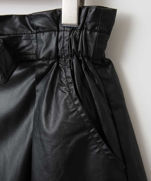 a.v.v（アーヴェヴェ）の「[140-150]【洗える】フェイクレザータックキュロット（その他パンツ・キッズ・ブラック/ベージュ・140/150）」の3枚目の写真