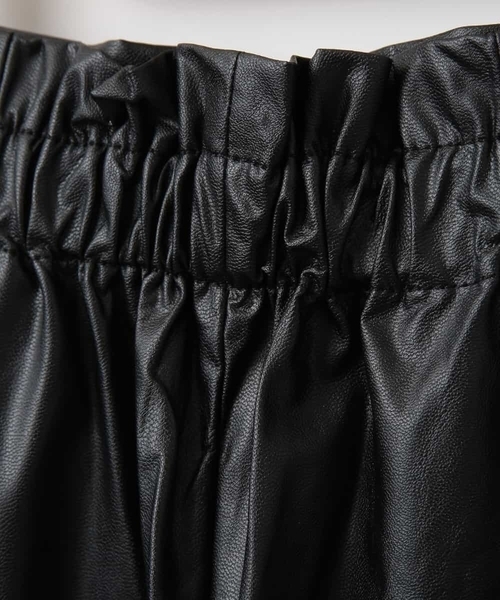 a.v.v（アーヴェヴェ）の「[140-150]【洗える】フェイクレザータックキュロット（その他パンツ・キッズ・ブラック/ベージュ・140/150）」の7枚目の写真