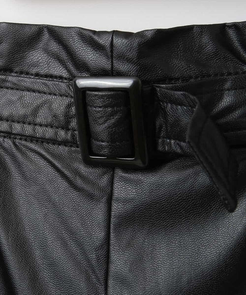 a.v.v（アーヴェヴェ）の「[140-150]【洗える】フェイクレザータックキュロット（その他パンツ・キッズ・ブラック/ベージュ・140/150）」の15枚目の写真