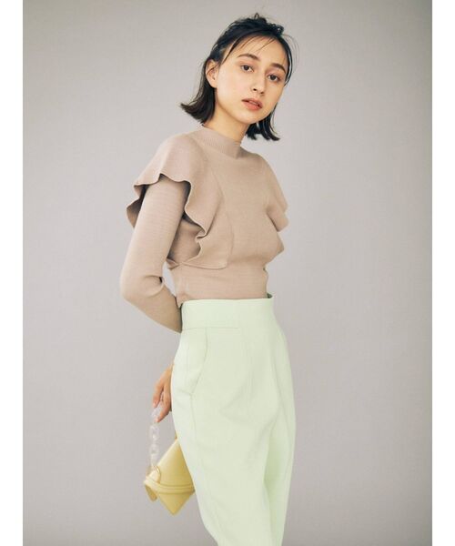 MERCURYDUO（マーキュリーデュオ）の「ラッフルコンパクトモックネックニット（ニット/セーター・レディース・ベージュ/オフホワイト/ラベンダー/ブラック・FREE）」の6枚目の写真