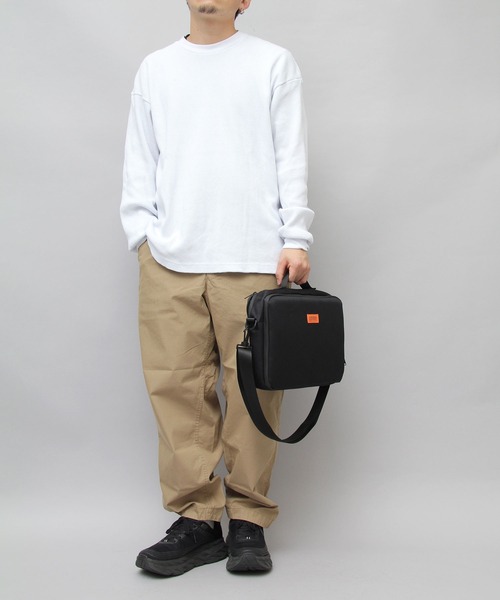 UNIVERSAL OVERALL（ユニバーサルオーバーオール）の「カルゼ調ポリエステル PC収納 ショルダーバッグ（ビジネスバッグ・メンズ・ブラック・FREE）」の12枚目の写真
