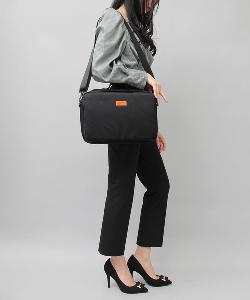 UNIVERSAL OVERALL（ユニバーサルオーバーオール）の「カルゼ調ポリエステル PC収納 ショルダーバッグ（ビジネスバッグ・メンズ・ブラック・FREE）」の13枚目の写真