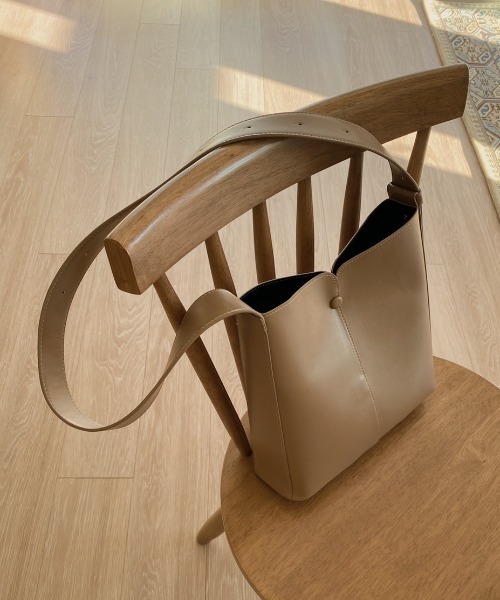 moi tytto（モイテュット）の「フェイクレザーボックスバッグ（ショルダーバッグ・レディース・ブラウン/ベージュ・FREE）」の5枚目の写真