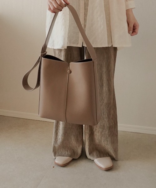 moi tytto（モイテュット）の「フェイクレザーボックスバッグ（ショルダーバッグ・レディース・ブラウン/ベージュ・FREE）」の6枚目の写真