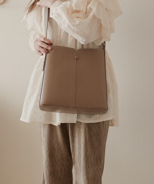 moi tytto（モイテュット）の「フェイクレザーボックスバッグ（ショルダーバッグ・レディース・ブラウン/ベージュ・FREE）」の8枚目の写真