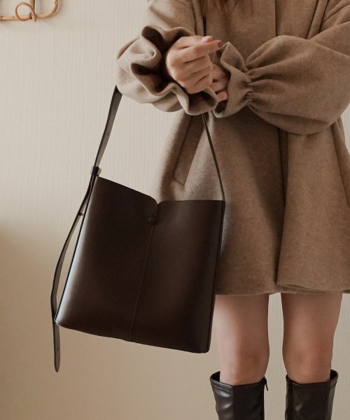 moi tytto（モイテュット）の「フェイクレザーボックスバッグ（ショルダーバッグ・レディース・ブラウン/ベージュ・FREE）」の11枚目の写真