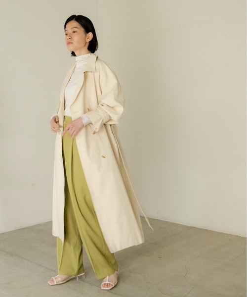 ANGIE（アンジー）の「ツイルボリュームスリーブオーバーサイズトレンチコート（トレンチコート・レディース・ベージュ/カーキ/オフホワイト・FREE）」の2枚目の写真