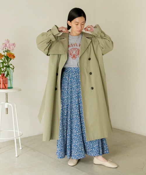 ANGIE（アンジー）の「ツイルボリュームスリーブオーバーサイズトレンチコート（トレンチコート・レディース・ベージュ/カーキ/オフホワイト・FREE）」の3枚目の写真