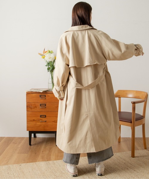 ANGIE（アンジー）の「ツイルボリュームスリーブオーバーサイズトレンチコート（トレンチコート・レディース・ベージュ/カーキ/オフホワイト・FREE）」の9枚目の写真
