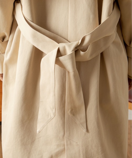 ANGIE（アンジー）の「ツイルボリュームスリーブオーバーサイズトレンチコート（トレンチコート・レディース・ベージュ/カーキ/オフホワイト・FREE）」の8枚目の写真