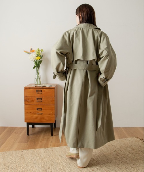 ANGIE（アンジー）の「ツイルボリュームスリーブオーバーサイズトレンチコート（トレンチコート・レディース・ベージュ/カーキ/オフホワイト・FREE）」の10枚目の写真