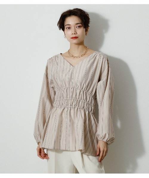 AZUL by moussy（アズールバイマウジー）の「SHIRRING V/N BLOUSE/シャーリングブイネックブラウス（シャツ/ブラウス・レディース・ブラック/オフホワイト/ベージュ系その他/イエロー・MEDIUM/SMALL）」の7枚目の写真
