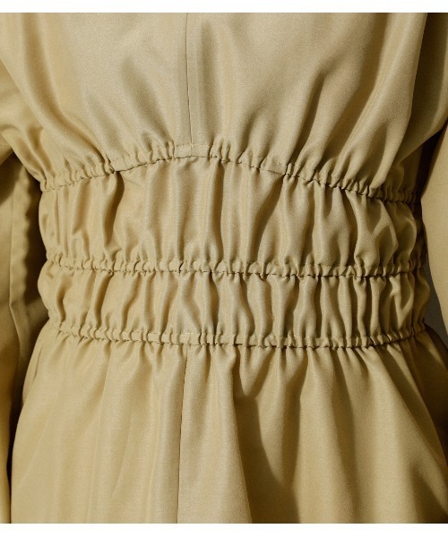 AZUL by moussy（アズールバイマウジー）の「SHIRRING V/N BLOUSE/シャーリングブイネックブラウス（シャツ/ブラウス・レディース・ブラック/オフホワイト/ベージュ系その他/イエロー・MEDIUM/SMALL）」の21枚目の写真