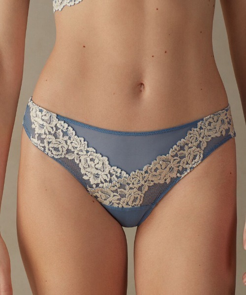 Intimissimi(インティミッシミ)の「Pretty Flowers ブラジリアンパンティ(ショーツ・レディース・ライラック/グレイッシュブルー/ペールイエロー/クリアグリーン・S/M/L)」の7枚目の写真