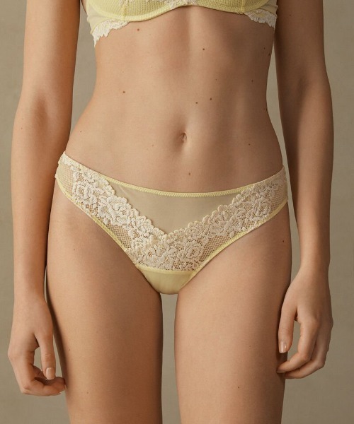 Intimissimi(インティミッシミ)の「Pretty Flowers ブラジリアンパンティ(ショーツ・レディース・ライラック/グレイッシュブルー/ペールイエロー/クリアグリーン・S/M/L)」の12枚目の写真