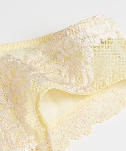 Intimissimi(インティミッシミ)の「Pretty Flowers ブラジリアンパンティ(ショーツ・レディース・ライラック/グレイッシュブルー/ペールイエロー/クリアグリーン・S/M/L)」の15枚目の写真