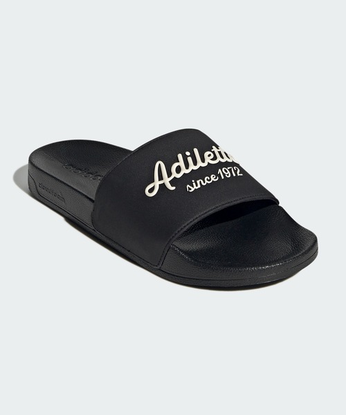 adidas(アディダス)の「アディレッタ シャワー サンダル / Adilette Shower Slides / アディダス adidas(サンダル・メンズ・ブラック×ホワイト/ホワイト×グリーン/ホワイト×ネイビー・23.5cm/24.5cm/25.5cm/26.5cm/27.5cm/28.5cm/22.5cm)」の3枚目の写真