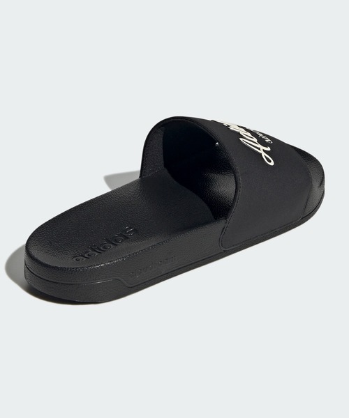 adidas(アディダス)の「アディレッタ シャワー サンダル / Adilette Shower Slides / アディダス adidas(サンダル・メンズ・ブラック×ホワイト/ホワイト×グリーン/ホワイト×ネイビー・23.5cm/24.5cm/25.5cm/26.5cm/27.5cm/28.5cm/22.5cm)」の4枚目の写真