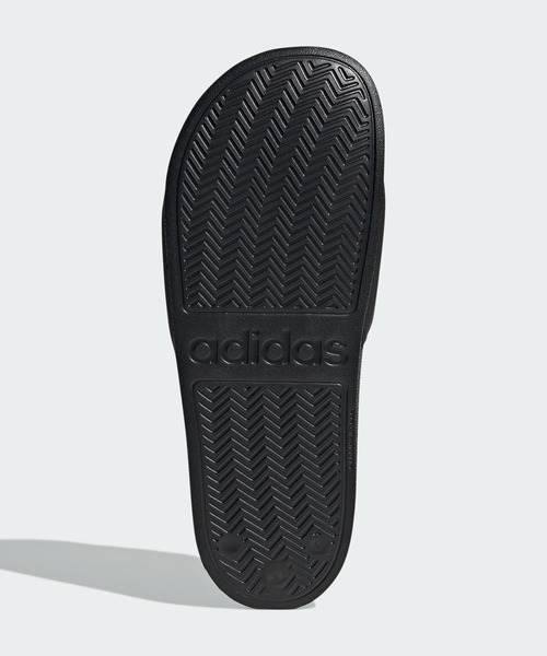 adidas(アディダス)の「アディレッタ シャワー サンダル / Adilette Shower Slides / アディダス adidas(サンダル・メンズ・ブラック×ホワイト/ホワイト×グリーン/ホワイト×ネイビー・23.5cm/24.5cm/25.5cm/26.5cm/27.5cm/28.5cm/22.5cm)」の9枚目の写真