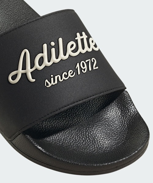 adidas(アディダス)の「アディレッタ シャワー サンダル / Adilette Shower Slides / アディダス adidas(サンダル・メンズ・ブラック×ホワイト/ホワイト×グリーン/ホワイト×ネイビー・23.5cm/24.5cm/25.5cm/26.5cm/27.5cm/28.5cm/22.5cm)」の5枚目の写真