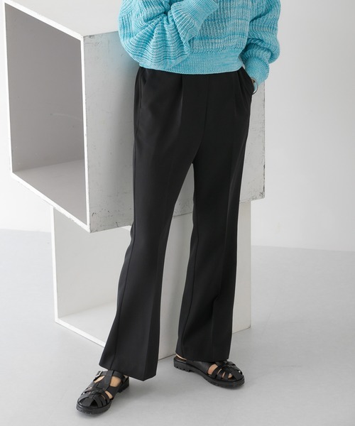 KBF（ケイビーエフ）の「スリムフレアイージーパンツ（その他パンツ・レディース・ブラック/ピンク/グリーン/アイボリー・ONE）」の3枚目の写真